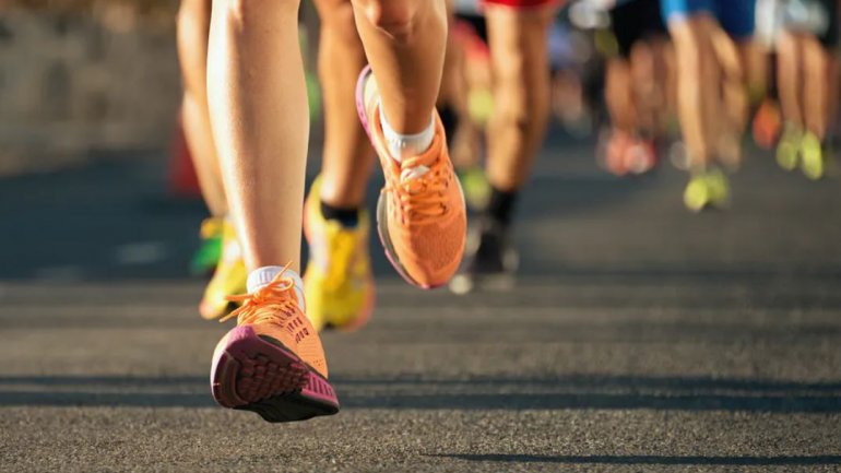 Τρέξιμο: Είναι πράγματι καλύτερα τα παπούτσια που έχουν μαξιλαράκια;