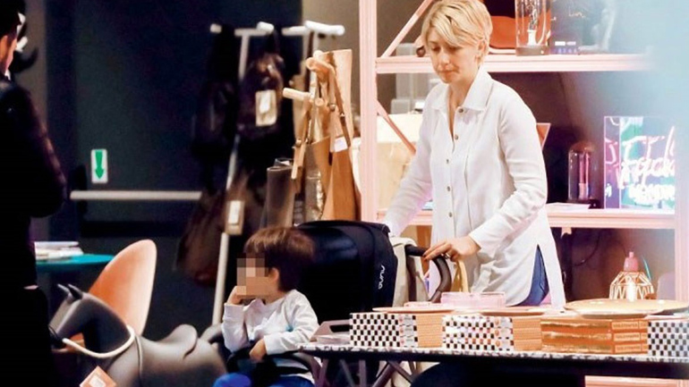 Σία Κοσιώνη: «Φοβάμαι μην κολλήσω κορωνοϊό. Δεν πρέπει να επιτρέψω να μεγαλώσει το παιδί μου χωρίς μητέρα»