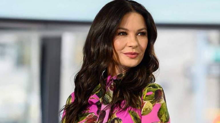 Τι κάνει η Catherine Zeta-Jones για να έχει πάντα λαμπερά μαλλιά;