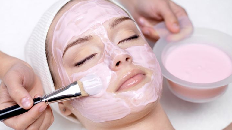 Homemade mask με ροζ άργιλο για λαμπερή επιδερμίδα