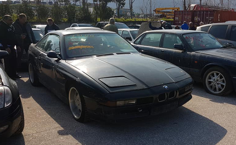 Μία BMW 850...