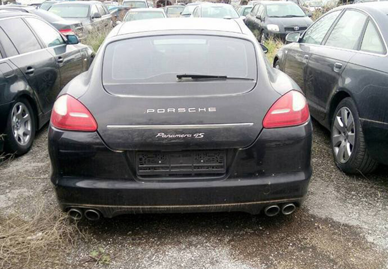Παρατημένη Porsche Panamera...