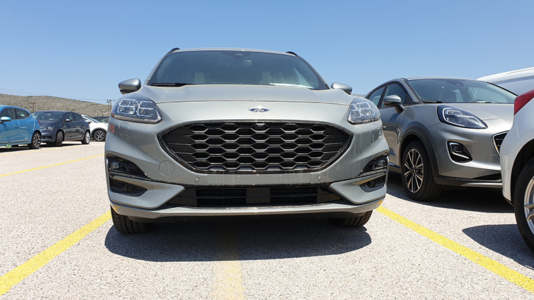 Νέα γενιά, νέα σχεδίαση και νέα προοπτική για το Ford Kuga. Υ.Γ. Το χρώμα αυτό τα... σπάει!