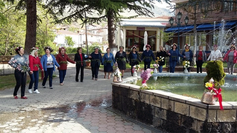 Η παγκόσμια χορωδία της Εράτυρας, με τη συμμετοχή 200 Ερατυραίων από τις πέντε Ηπείρους