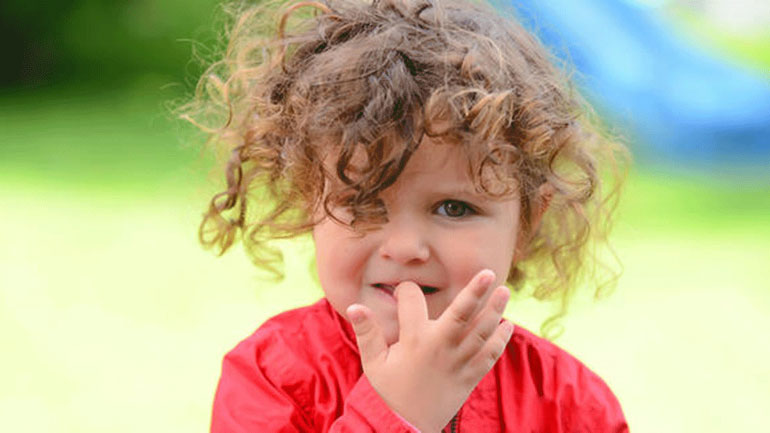 Πέντε τρόποι για να σταματήσει το παιδί σας να τρώει τα νύχια του