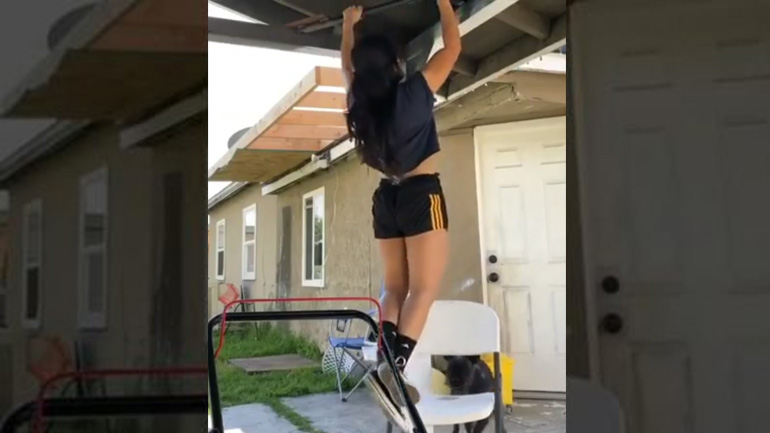 Μια στιγμή να σε βοηθήσω Μια στιγμή να σε βοηθήσω