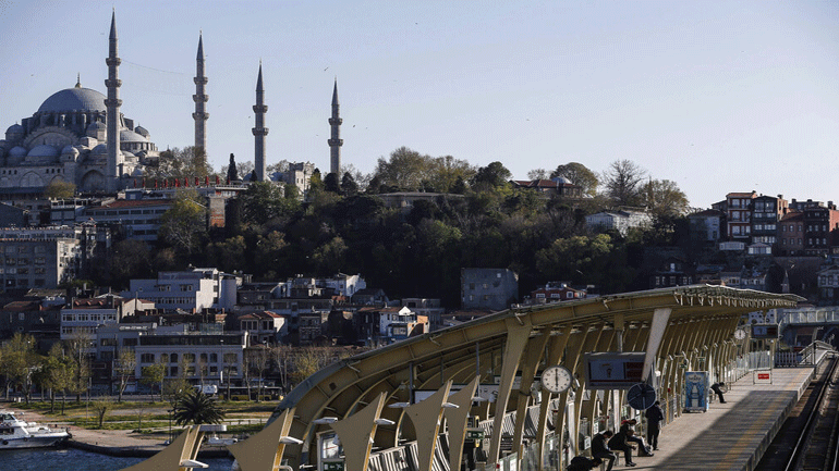 Περίπου το 74% των Τούρκων πιστεύει ότι ο COVID-19 είναι το σημαντικότερο πρόβλημα της χώρας