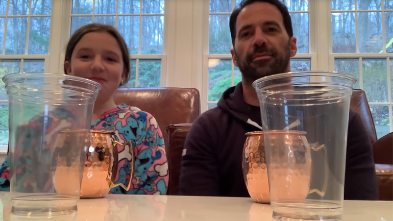 Θα σου δώσω 100$ αν μιμηθείς ό,τι κάνω