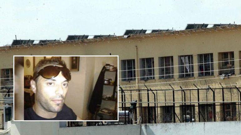 «Ας φωνάξουμε από την ταράτσα σκηνοθέτη Δημήτρη Ινδαρέ για τα δεσμά του φυλακισμένου απεργού δίψας Βασίλη Δημάκη»