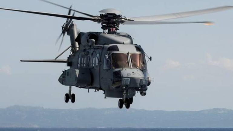Ελικόπτερο του Πολεμικού Ναυτικού στις έρευνες για τον εντοπισμό των επιβαινόντων καναδικού ελικοπτέρου που κατέπεσε
