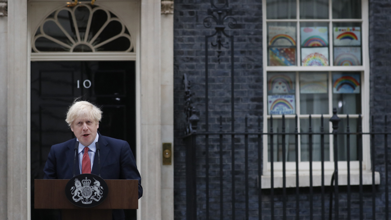 Τζόνσον: Η Βρετανία πέρασε την κορύφωση της πανδημίας