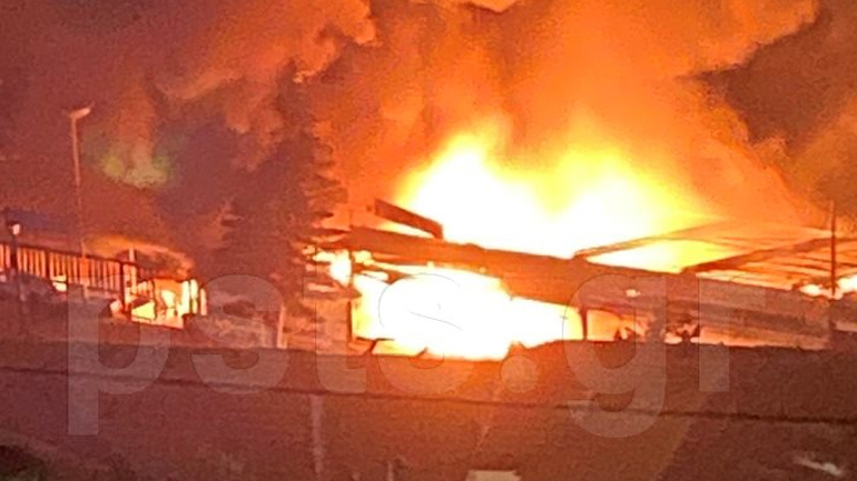 Φωτιά σε ταβέρνα στο Μικρολίμανο