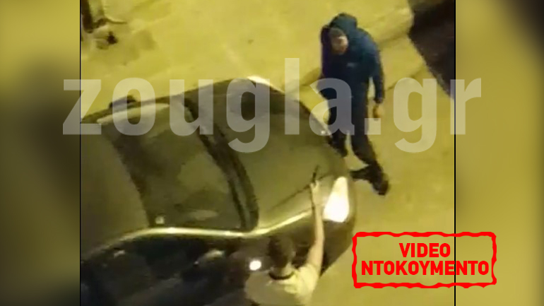 Καρέ-καρέ οι στιγμές φαρ ουέστ στα Πατήσια: Άνδρας βγάζει όπλο κι απειλεί – Επί τόπου η ομάδα ΔΙ.ΑΣ.