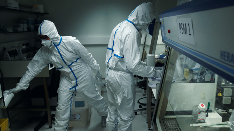 90 εμβόλια στο μικροσκόπιο της έρευνας