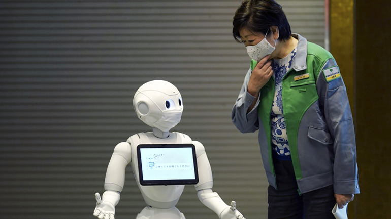 Ιαπωνία: Ρομπότ υποδέχονται ασθενείς με ελαφρά συμπτώματα σε ξενοδοχεία του Τόκιο