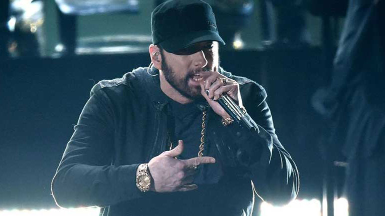 Ο Eminem σταμάτησε εισβολέα που είχε μπει χαράματα στο σπίτι του!