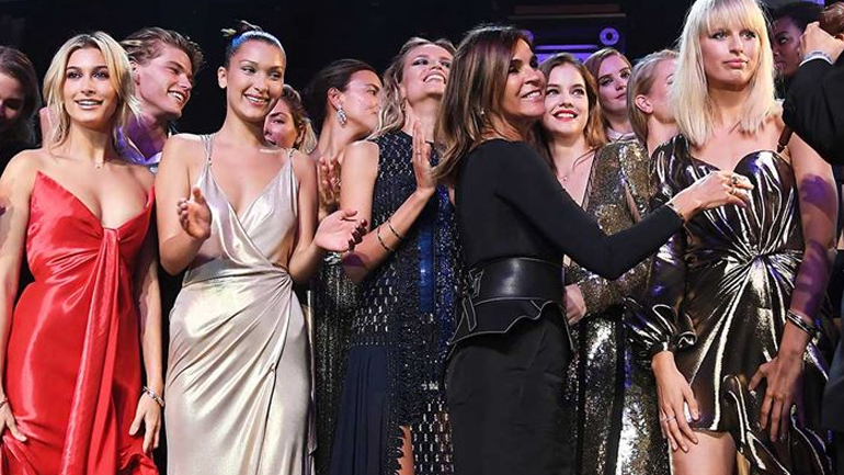 Celebrities και top models στην πρώτη διαδικτυακή πασαρέλα από το σπίτι για το amfAR Gala!