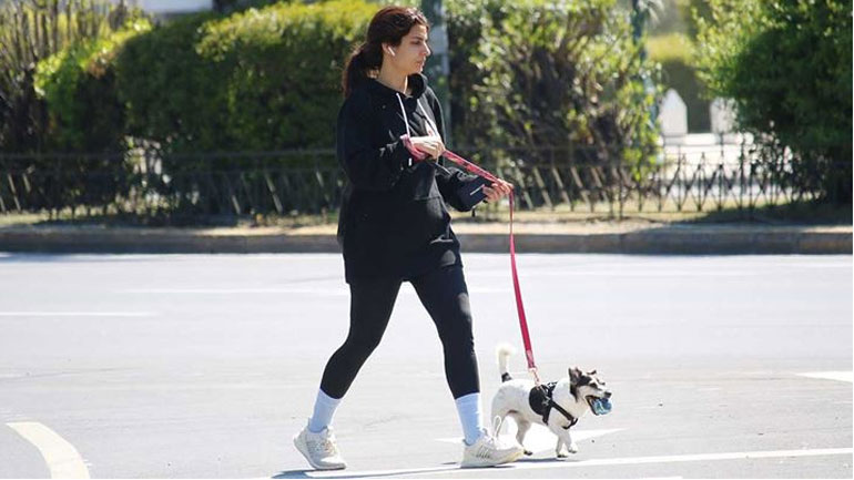 Τόνια Σωτηροπούλου: Βόλτα με τον τετράποδο φίλο της στο Καλλιμάρμαρο