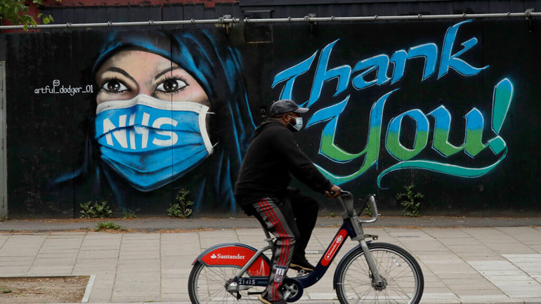 Η Βρετανία προετοιμάζει μια διαδικασία σταδιακής άρσης της καραντίνας