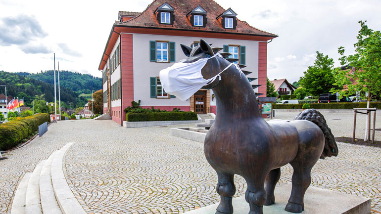 Γερμανία: Με περιορισμούς ανοίγουν αύριο κάποια σχολεία για λίγους μαθητές