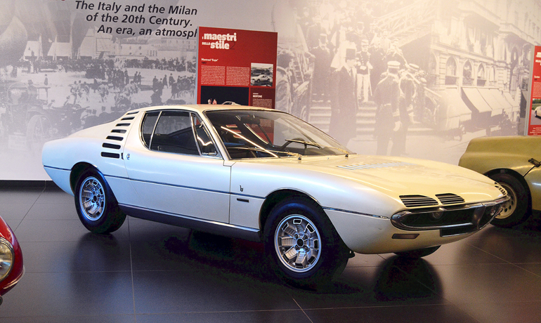 Η γοητευτική κυρία της Alfa Romeo Η γοητευτική κυρία της Alfa Romeo