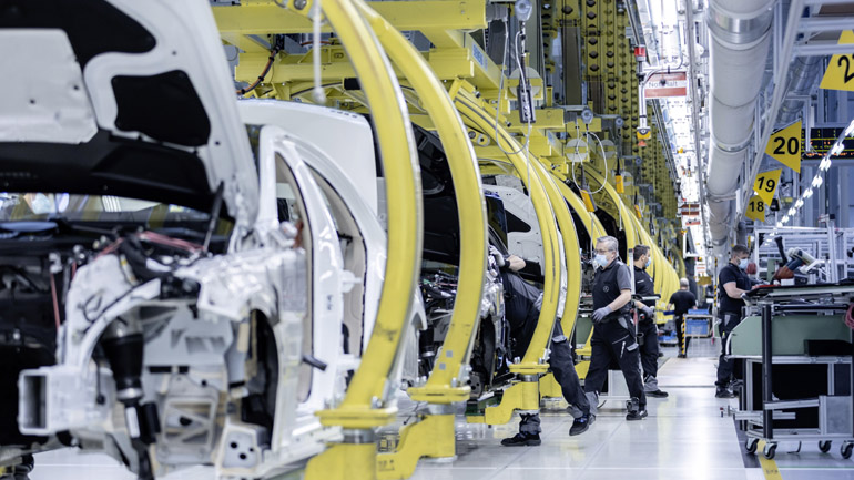 Επανέρχονται στην κανονικότητα τα εργοστάσια των αυτοκινητοβιομηχανιών