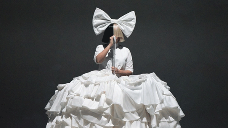 «Saved My Life»: Με νέο τραγούδι επιστρέφει η Sia