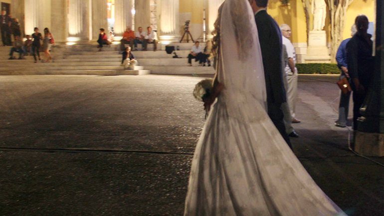 Έτσι θα γίνονται οι γάμοι στην Ελλάδα: Με… μεζούρα, αντισηπτικό και χορό εκ περιτροπής
