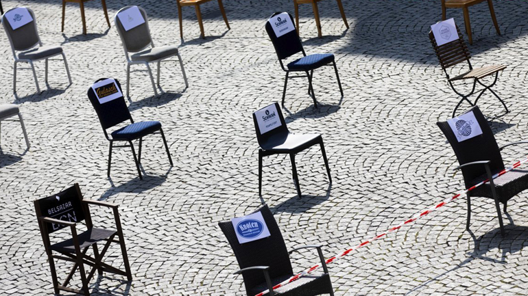 Τραπεζάκια έξω