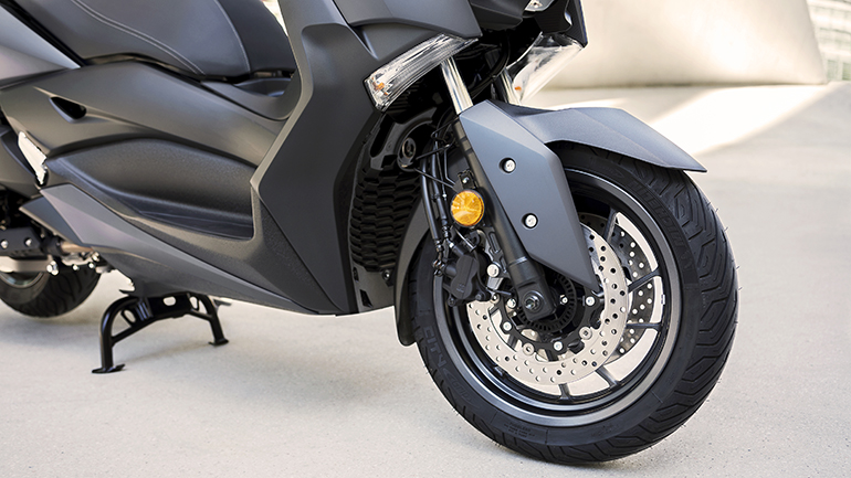 Εμπρός τροχός 15 ιντσών με δισκόφρενα 267 χιλ.