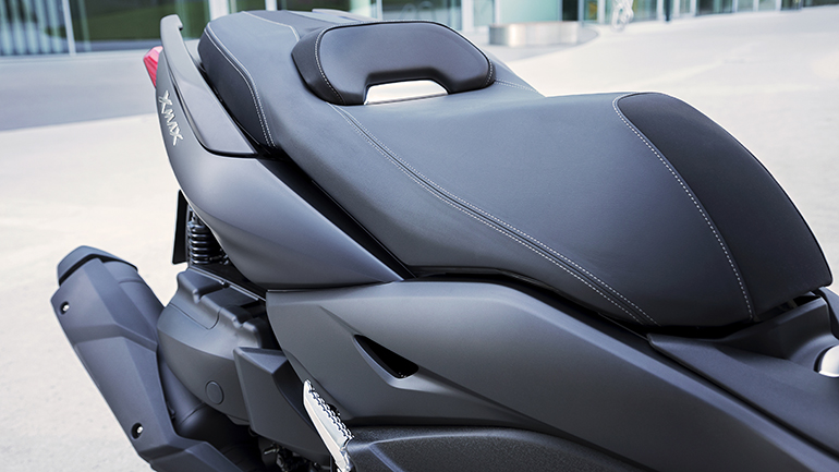 Άνετη σέλα και για τους δύο αναβάτες...