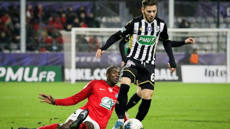 Γαλλία: Ποδοσφαιριστής της Ανζέ συνελήφθη επειδή αυνανιζόταν δημόσια!