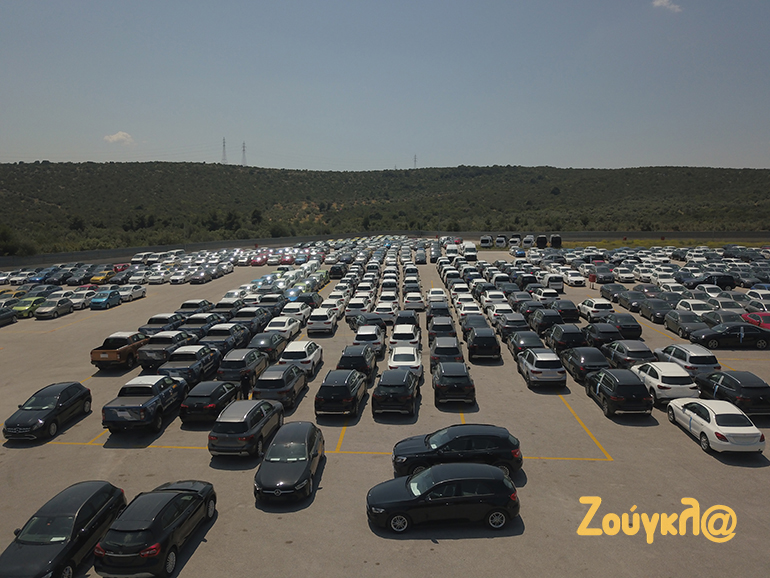 Εδώ φαίνονται εκατοντάδες... 