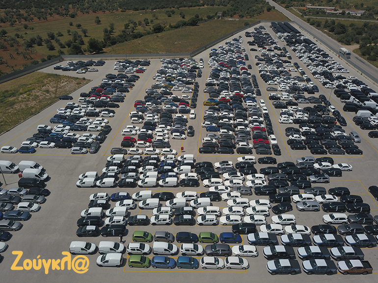 Όσο ανεβαίνουμε σε ύψος τόσο αρχίζουμε και καταλαβαίνουμε τον όγκο των οχημάτων