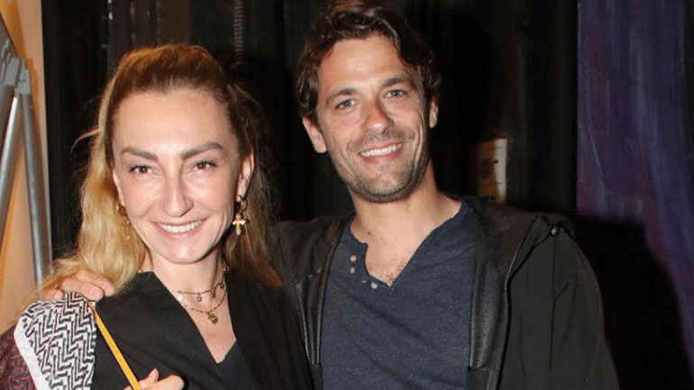 Η Ρούλα Ρέβη φωτογραφίζει τον Αποστόλη Τότσικα ημίγυμνο και ρίχνει το Instagram