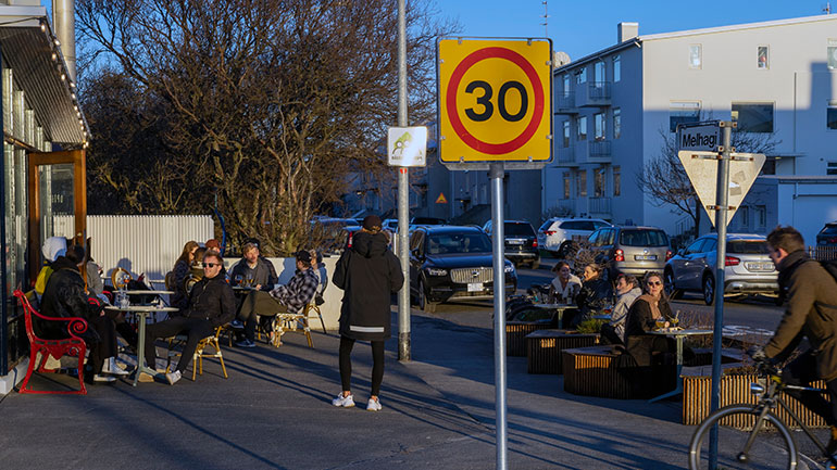Ισλανδία: Η χώρα σχεδόν εξάλειψε την επιδημία και αναρρώνει πλήρως από την Covid-19 Ισλανδία: Η χώρα σχεδόν εξάλειψε την επιδημία και αναρρώνει πλήρως από την Covid-19