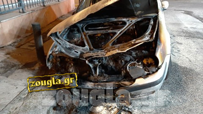 Στις φλόγες αυτοκίνητο στα Κάτω Πατήσια