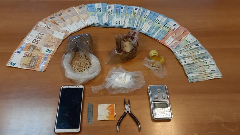 Πουλούσε ηρωίνη… μέρα μεσημέρι στο Ηράκλειο