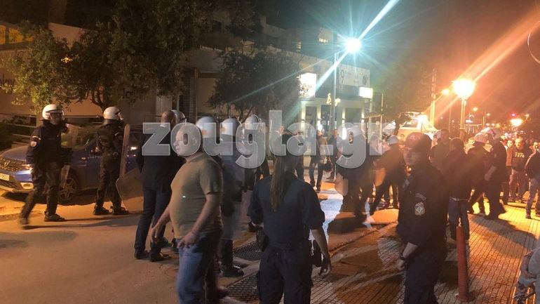 Σήμα κινδύνου από Χαρδαλιά για τις συγκεντρώσεις σε πλατείες: «Δεν είναι αντίσταση ούτε μαγκιά»