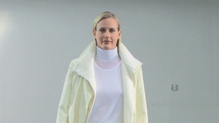 Ο Helmut Lang ήταν ο πρώτος σχεδιαστής που παρουσίασε online επίδειξη