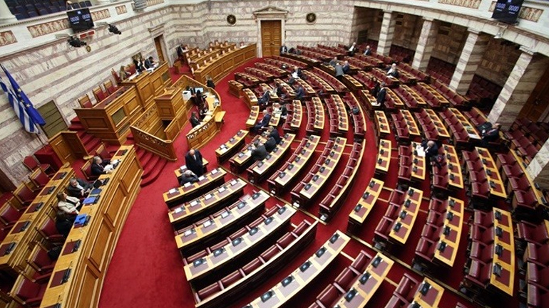 Βουλή: Αντιπαράθεση Μηταράκη – Πολάκη για τη νέα δομή στη Μαλακάσα
