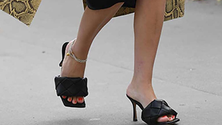 Αυτά είναι τα mules που θα φορέσουμε φέτος το καλοκαίρι!