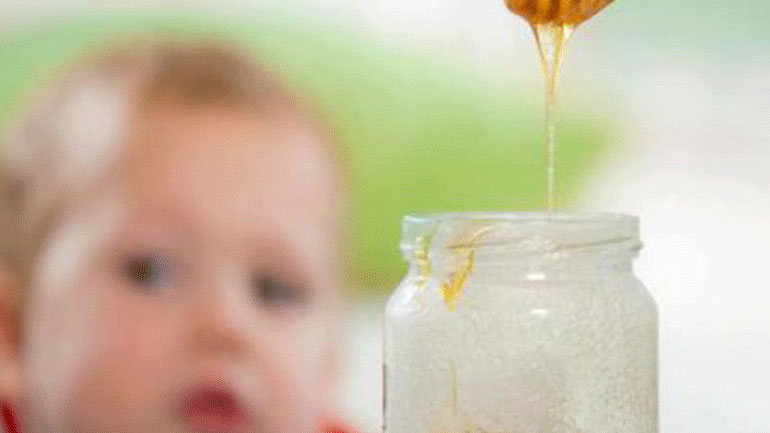 Γιατί δεν πρέπει να δίνουμε μέλι στα μωρά;