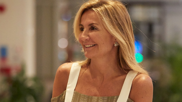 Γιάννης κερνάει, Γιάννης πίνει…