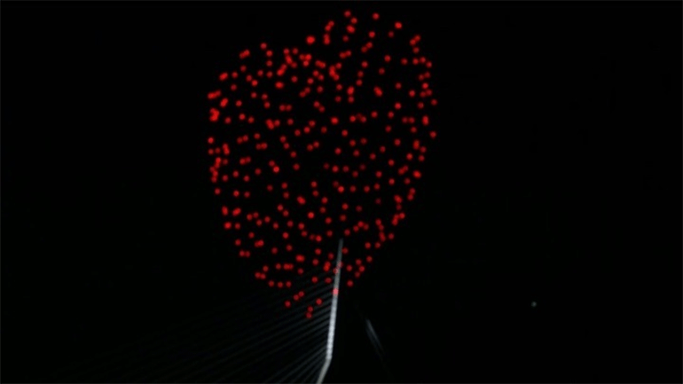 Μια παλλόμενη καρδιά από drones, στον ουρανό του Ρότερνταμ