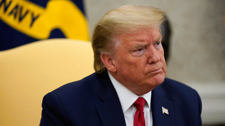 Κυκλοφορούν με μάσκες στον Λευκό Οίκο μετά το τελευταίο κρούσμα με τον θαλαμηπόλο