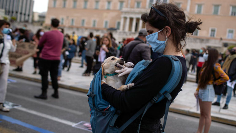 RND : Η Ελλάδα “αντλεί δύναμη από την κρίση του κορωνοϊού”
