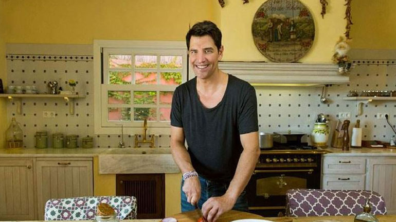 Σάκης Ρουβάς: Το υγιεινό πρωινό που απολαμβάνει κάθε μέρα!