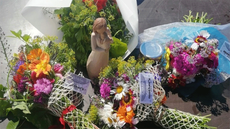 Βρώσιμες ανθοδέσμες για τη γιορτή της Μητέρας από βιοκαλλιεργητές
