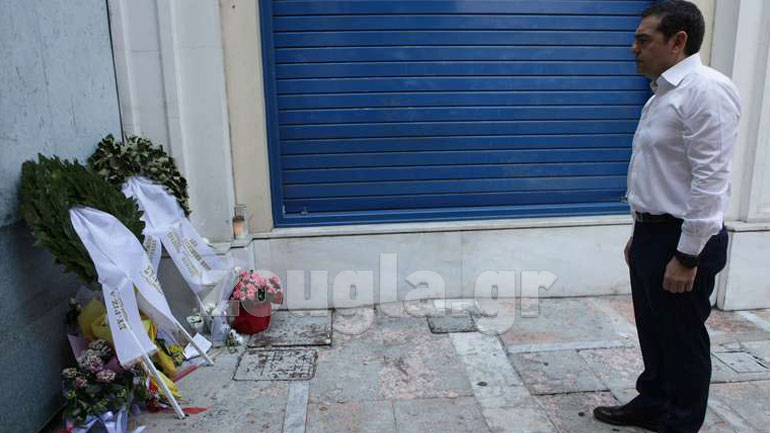 Ο Αλέξης Τσίπρας κατέθεσε στεφάνι στη Marfin